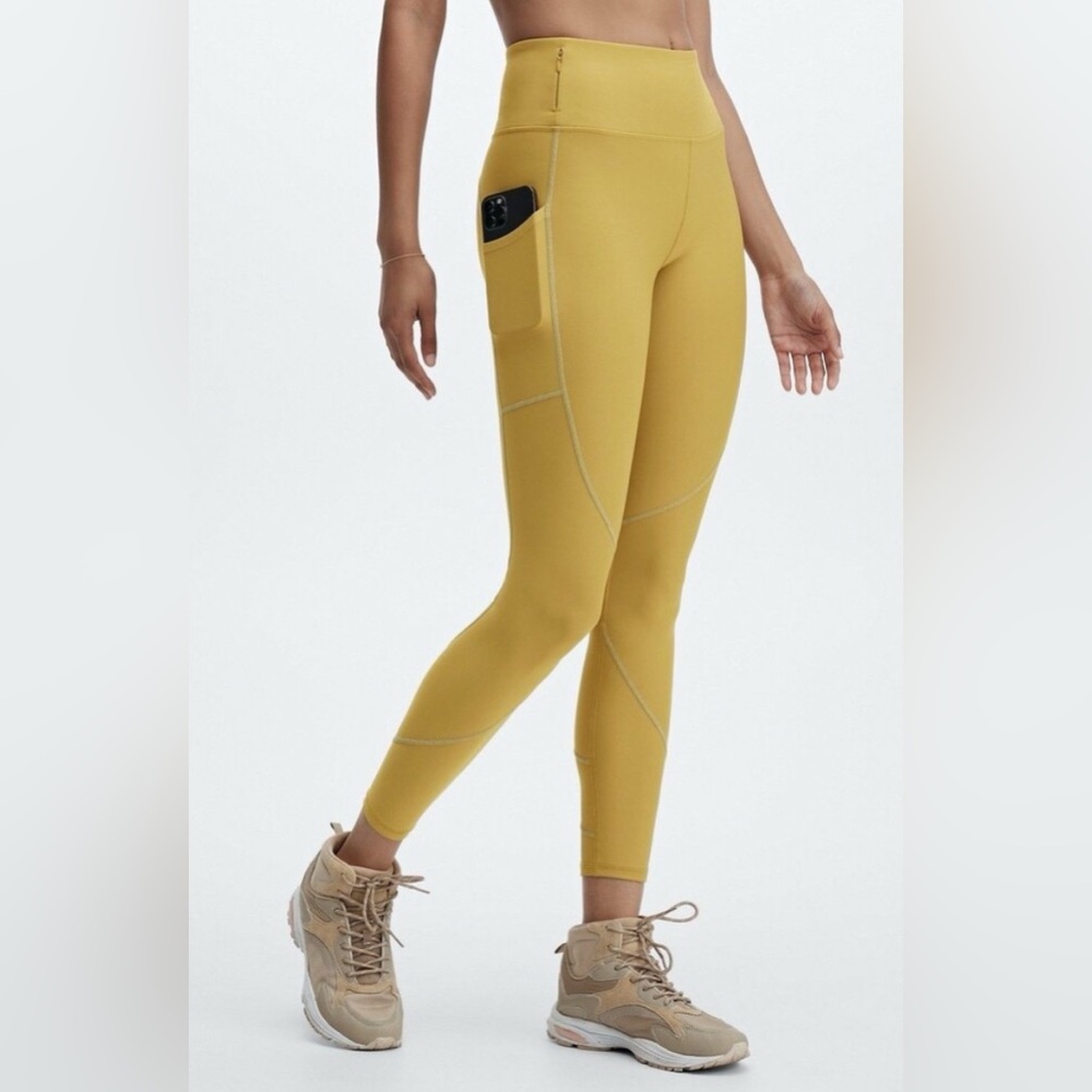 FABLETICS High-Waisted Cold Weather Reflective Pocket Legging Size S / 6 NWT